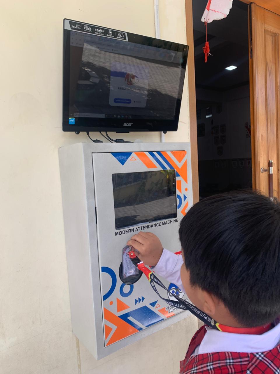 Mesin Absen+Hardware PC+Layar 24 inchi